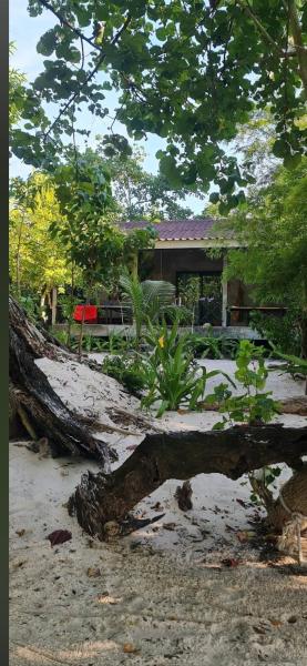 Baan Ya-Nhom